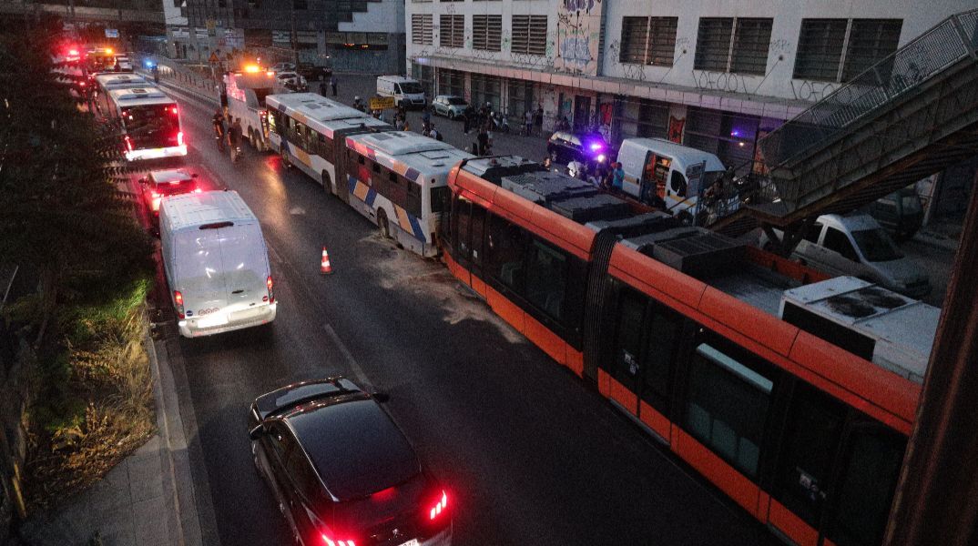 Πειραιάς: Επιβάτης του τραμ ήταν και στο τροχαίο των λεωφορείων στη Βούλα πριν 2 μήνες