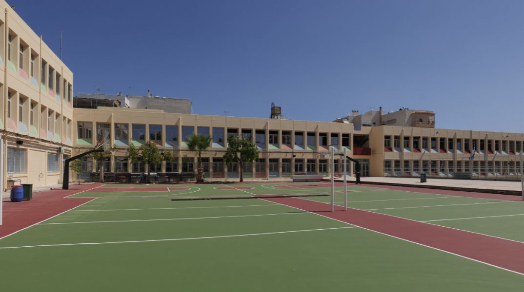 Ξεκίνησε η λειτουργία των πρώτων έξι Δημόσιων Ωνάσειων Σχολείων σε Αχαρνές, Περιστέρι, Κολωνό, Ξηροκρήνη Θεσσαλονίκης, Κοζάνη και Ξάνθη. 