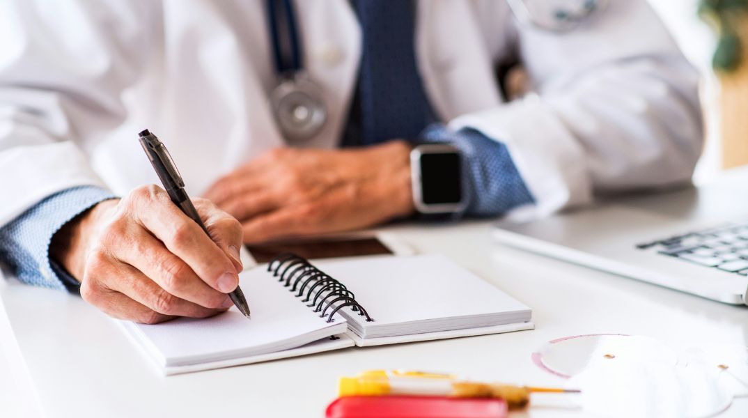 Ιπποκράτειο: Αναβλήθηκε για τις 22 Σεπτεμβρίου η δίκη του γιατρού που κατηγορείται για δωροληψία - Επικαλέστηκε τραυματισμό - Απών ήταν και ο μάρτυρας-κατήγορος