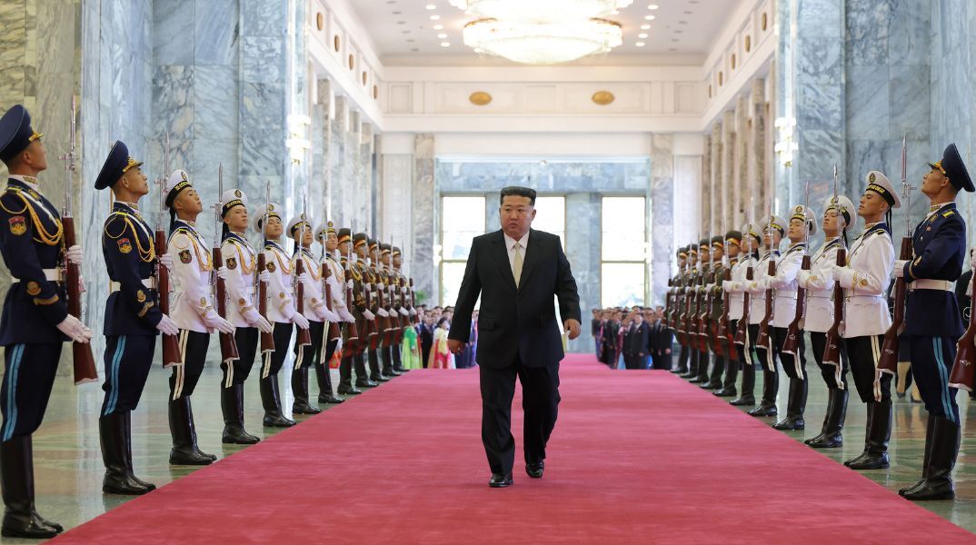 Βόρεια Κορέα: Νέα έκθεση του ΟΗΕ αποκαλύπτει κλιμάκωση θανατικών ποινών και καταπίεσης, ενώ ο πληθυσμός αντιμετωπίζει αυξημένη επιτήρηση και έλλειψη τροφίμων.