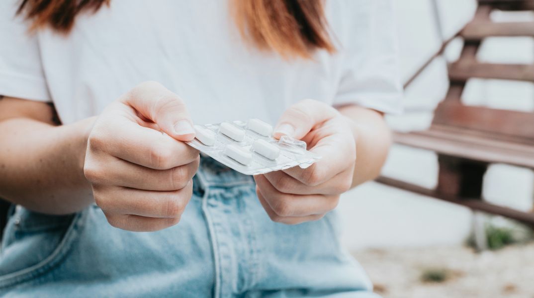 Μελέτη αποκαλύπτει ότι η παραπληροφόρηση στα social media δημιουργεί μια ψυχολογική επίδραση που ωθεί τις γυναίκες να εγκαταλείπουν το χάπι αντισύλληψης. 