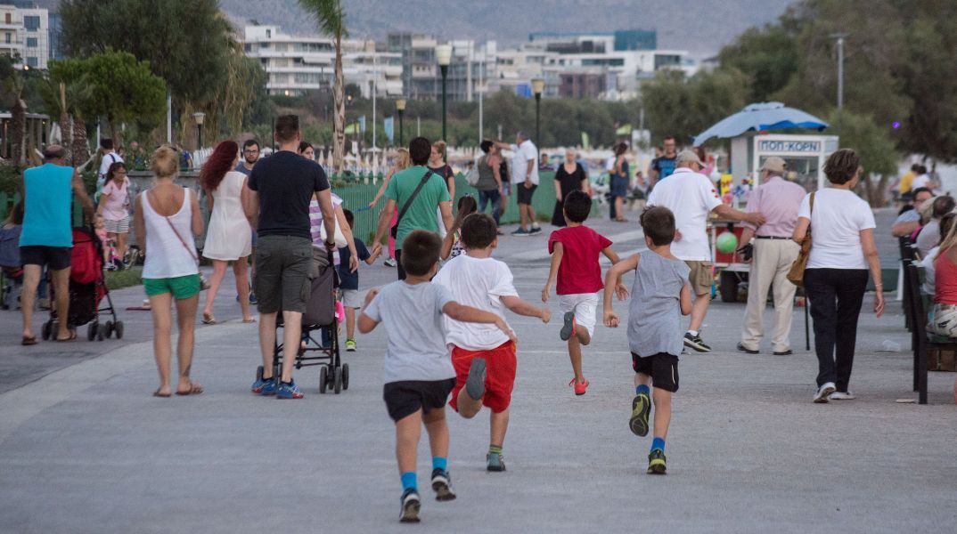 Νέο φορολογικό τοπίο για τους πολύτεκνους με μηδενικό φόρο στα 20.000 ευρώ, αυξημένο αφορολόγητο και μέτρα στήριξης σε όλη τη χώρα.