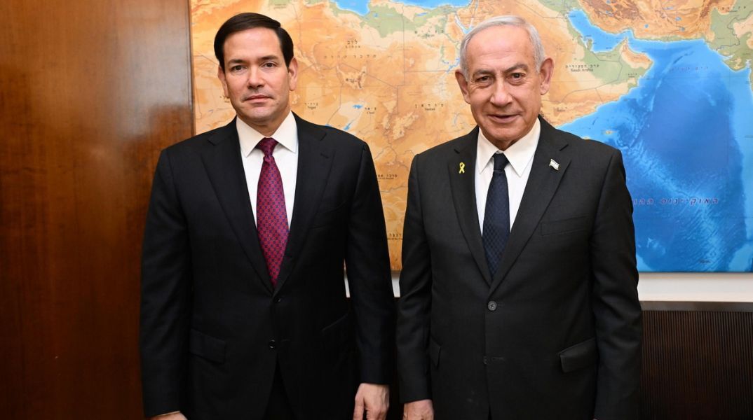 Ο Μπενιαμίν Νετανιάχου άφησε ανοιχτό το ενδεχόμενο νέων χτυπημάτων κατά ηγετών της Χαμάς, υπερασπιζόμενος το δικαίωμα του Ισραήλ σε επιθέσεις εκτός συνόρων.