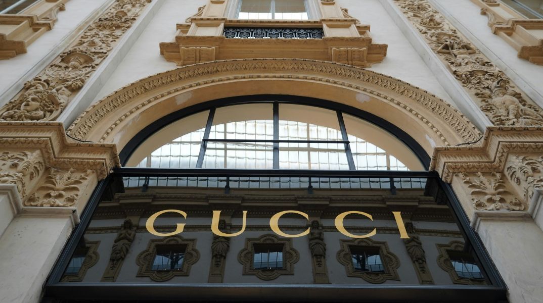 Χάκερ έκλεψαν τα στοιχεία εκατομμυρίων πελατών των πολυτελών οίκων Gucci, Balenciaga και Alexander McQueen, ζητώντας λύτρα από τη μητρική εταιρεία, Kering.