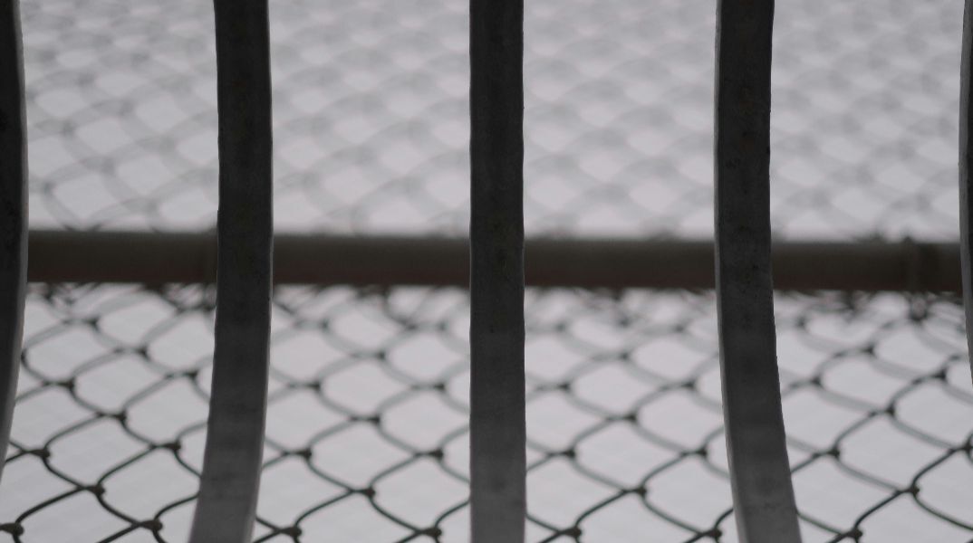 Φρίκη στις φυλακές της Κύπρου: Κατάδικοι βίαζαν συγκρατούμενό τους και έβγαζαν βίντεο