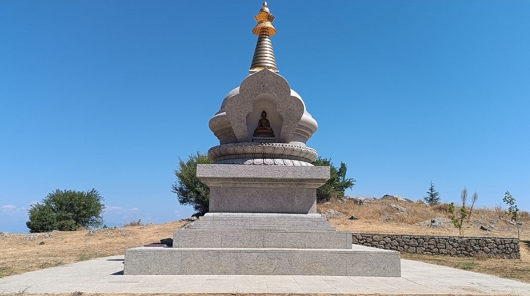 Η Βουδιστική Στούπα που δίνει μια αύρα από Θιβέτ στην ορεινή Κορινθία