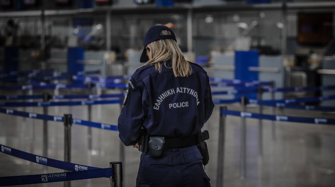 Σύλληψη στο αεροδρόμιο Ελ. Βενιζέλος με 8 κιλά καθαρής ηρωίνης - Ήταν κρυμμένη σε 35 συσκευασίες στη βαλίτσα 30χρονου μέλους διεθνούς σπείρας