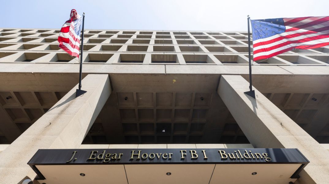 ΗΠΑ: Η αστυνομία αναζητά ύποπτο που φέρεται να έριξε το αυτοκίνητό του σε είσοδο του FBI στο Πίτσμπεργκ - Η ομοσπονδιακή υπηρεσία μιλά για τρομοκρατική ενέργεια