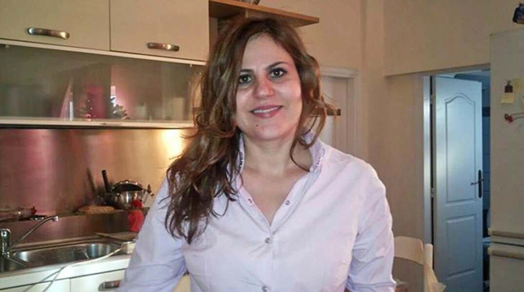 Η 40χρονη Ενκελέιντα δολοφονήθηκε από τον εν διαστάσει σύζυγό της στη μέση του δρόμου στο Μενίδι τον Μάιο του 2024