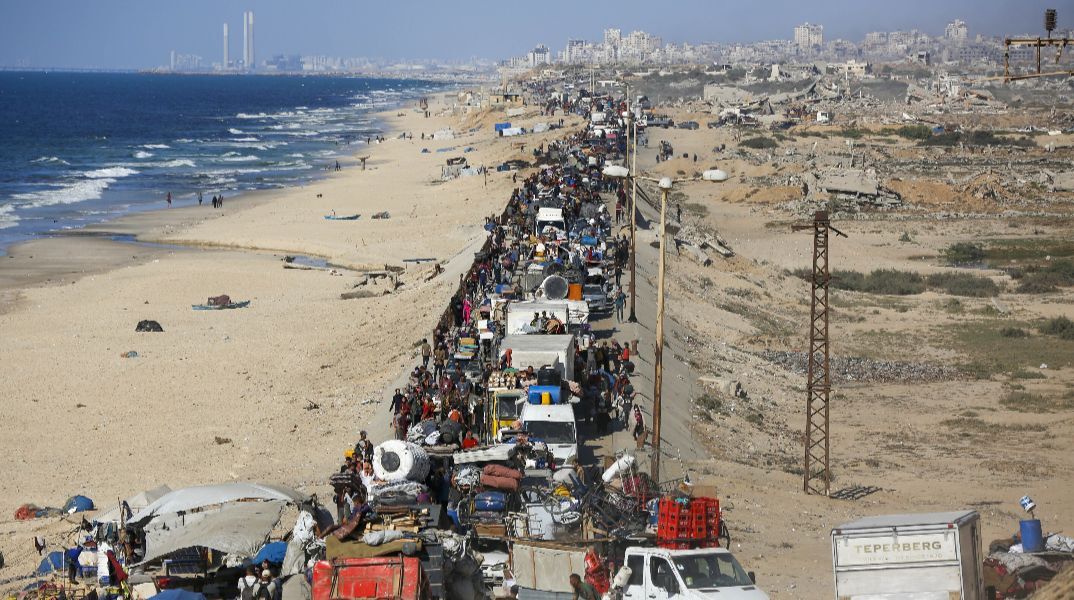Το Ισραήλ ισοπεδώνει τη Γάζα - 400.000 Παλαιστίνιοι εγκαταλείπουν την πόλη σε καραβάνια, προελαύνουν τα τανκς του Ισραήλ