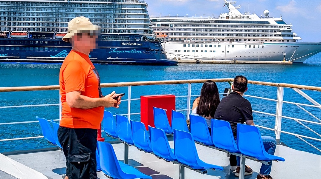 Τουρίστες σε πλοίο