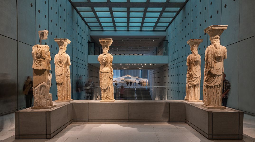 Οι Καρυάτιδες του Ερεχθείου στο Μουσείο Ακρόπολης © Μουσείο Ακρόπολης/ Σοφία Παπαστράτη 
