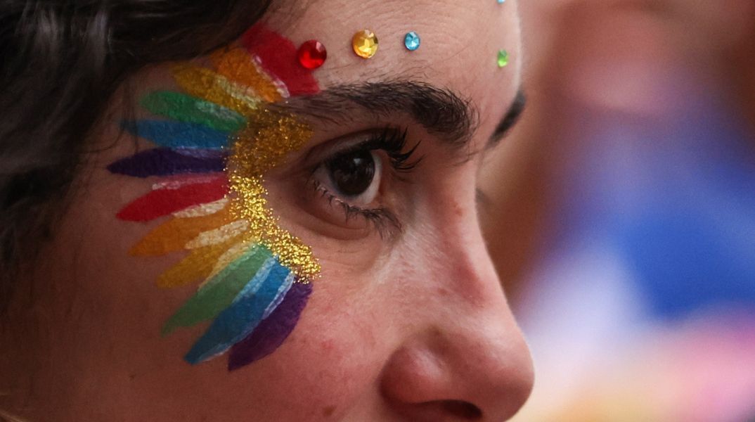 Έκθεση της ΕΕ για τα ίντερσεξ άτομα: Ανησυχητική αύξηση της βίας στην Ευρώπη - Ψευδείς ειδήσεις και βία απειλούν τα θεμελιώδη τους δικαιώματα