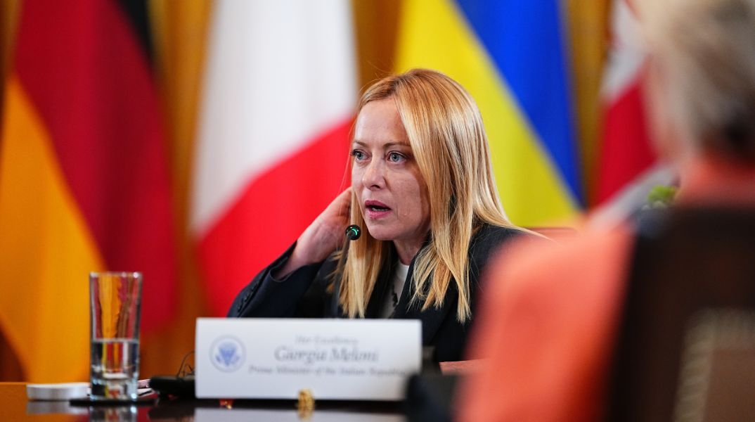 Η Ιταλία επιβάλλει αυστηρούς κανόνες στη χρήση τεχνητής νοημοσύνης - Ποινές φυλάκισης για τη δημιουργία deepfakes και περιορισμοί στην πρόσβαση ανηλίκων.