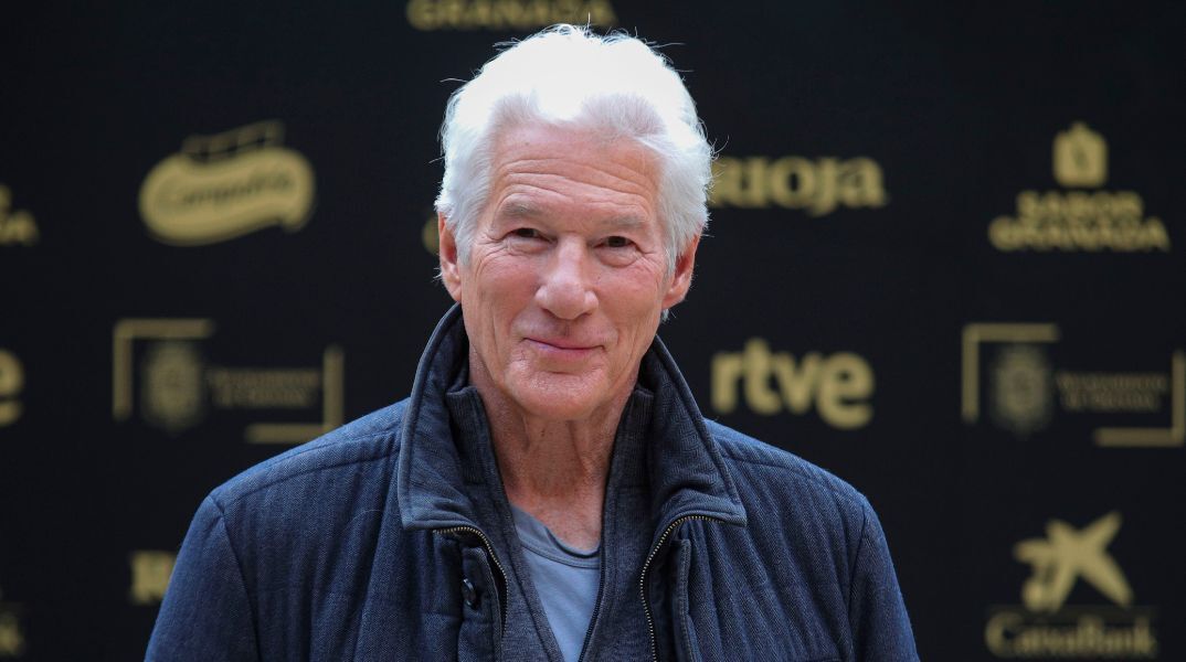 Ο Ρίτσαρντ Γκιρ δήλωσε ότι ο Ντόναλντ Τραμπ θα μπορούσε να τερματίσει τον πόλεμο στη Γάζα σε μία μέρα, κατά τη διάρκεια εκδήλωσης για την Παλαιστίνη.