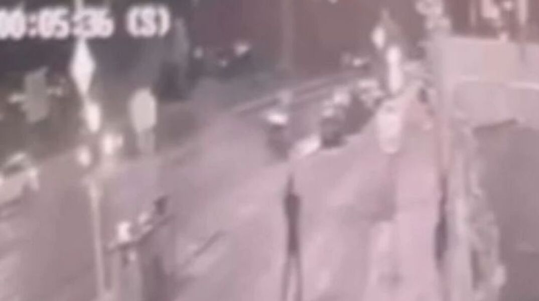 Βουλιαγμένη: Βίντεο ντοκουμέντο από τη στιγμή του δυστυχήματος - Νεκρή 64χρονη 