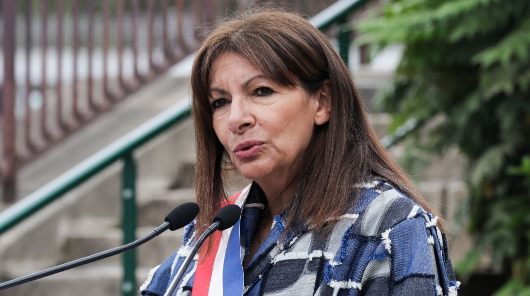 Η δήμαρχος του Παρισιού Αν Ινταλγκό κατηγορείται για διαφθορά: Έπαιρνε ρούχα Dior και Burberry με λεφτά των φορολογούμενων