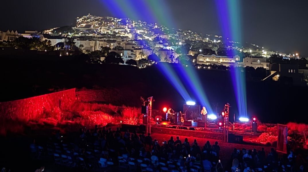 Brewing Rock Festival: μπίρα, μουσική και γεύσεις στην καρδιά της Σαντορίνης