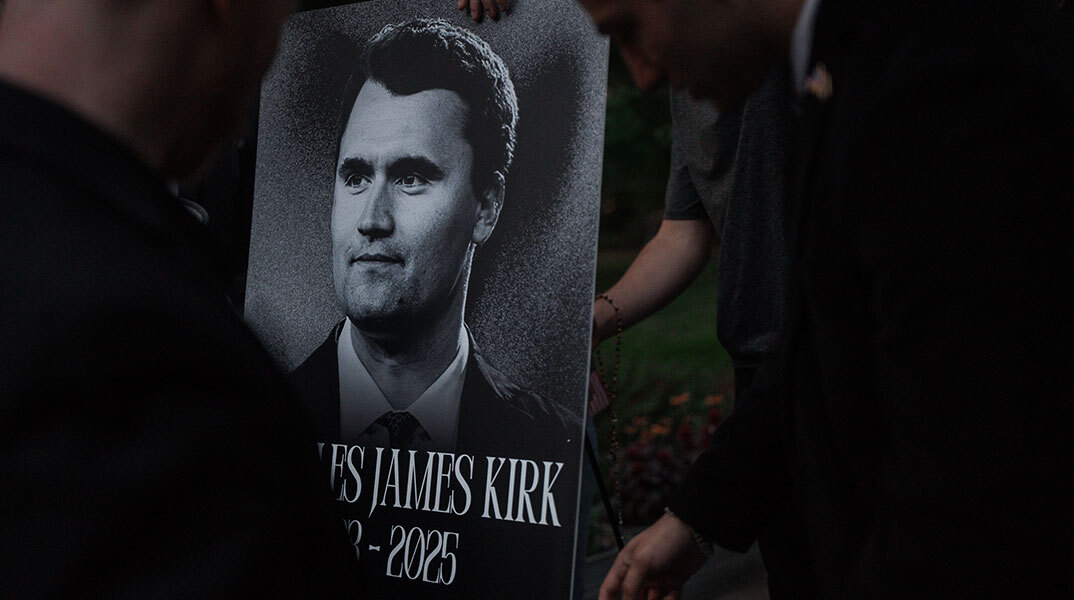 Μετατοπίζοντας τα όρια της (πολιτικής) επιστήμης: Ήταν ακροδεξιές οι ιδέες του Τσάρλι Κερκ;