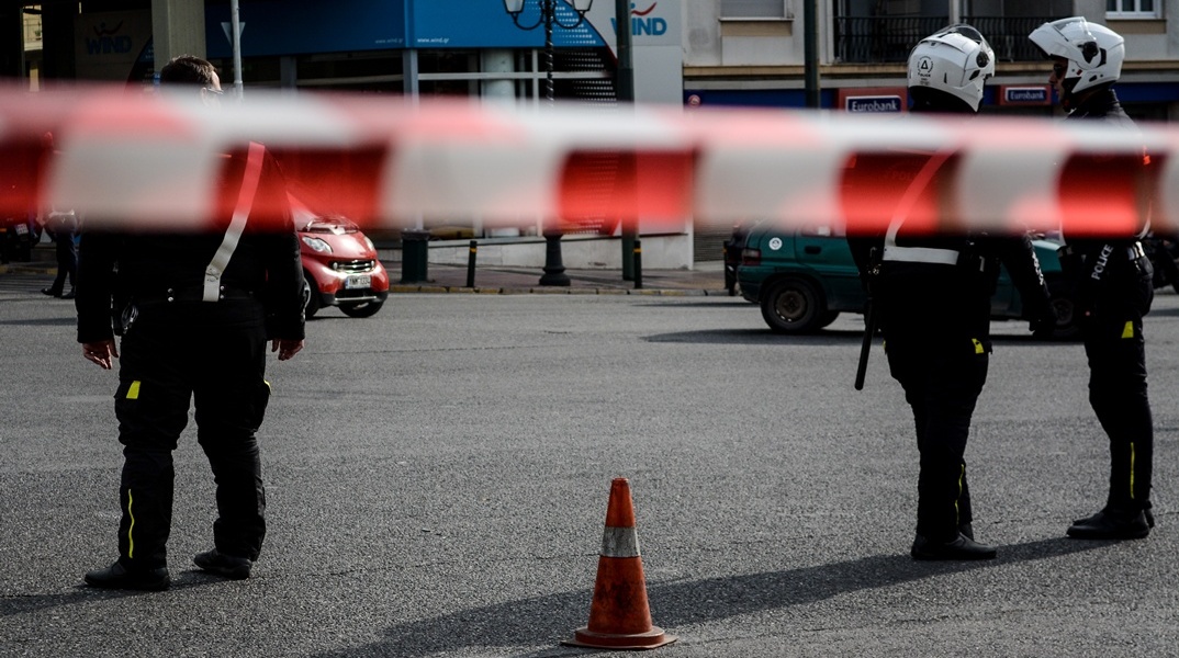 Κλειστός δρόμος με κορδέλα της Αστυνομίας