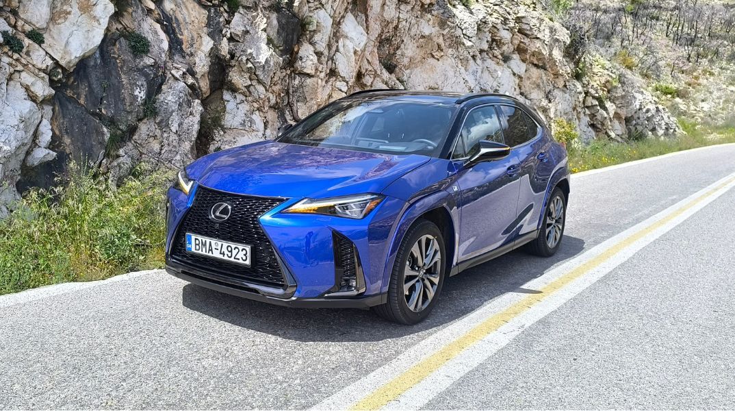 Οδηγούμε το premium τετρακίνητο SUV Lexus UX 300h 