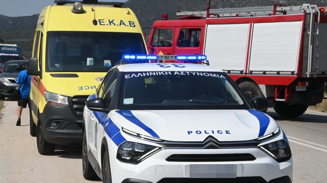 Ασθενοφόρο, περιπολικό και όχημα της Πυροσβεστικής