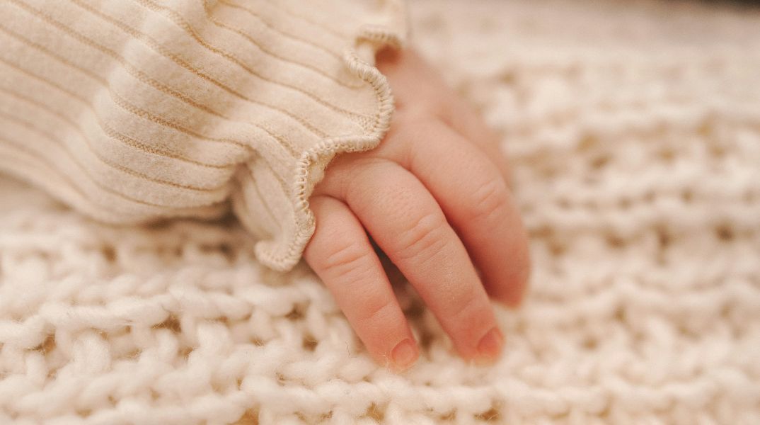 Νεκρό βρέφος στα Χανιά: Οι γονείς του το πλάκωσαν στον ύπνο τους κατά λάθος