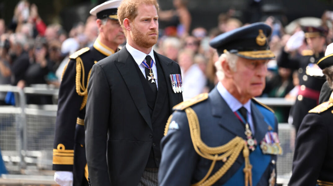 Ο πρίγκιπας Χάρι δέχτηκε σοβαρό πλήγμα από τον πατέρα του, βασιλιά Κάρολο, παρά τη πρόσφατη συμφιλίωση