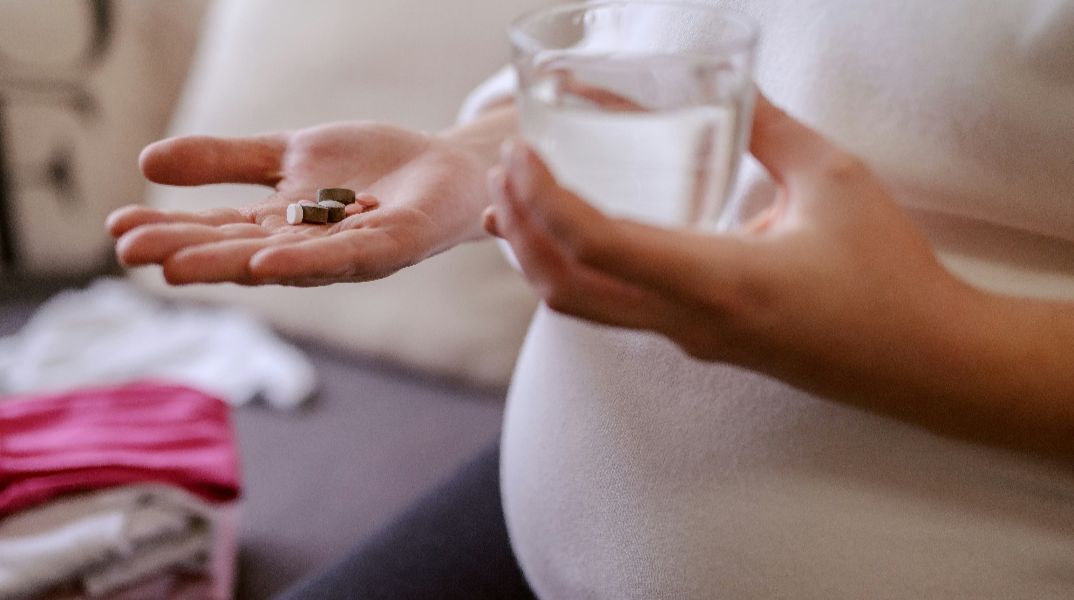 Ευρωπαϊκός Οργανισμός Φαρμάκων: Ασφαλής η χρήση παρακεταμόλης στην εγκυμοσύνη
