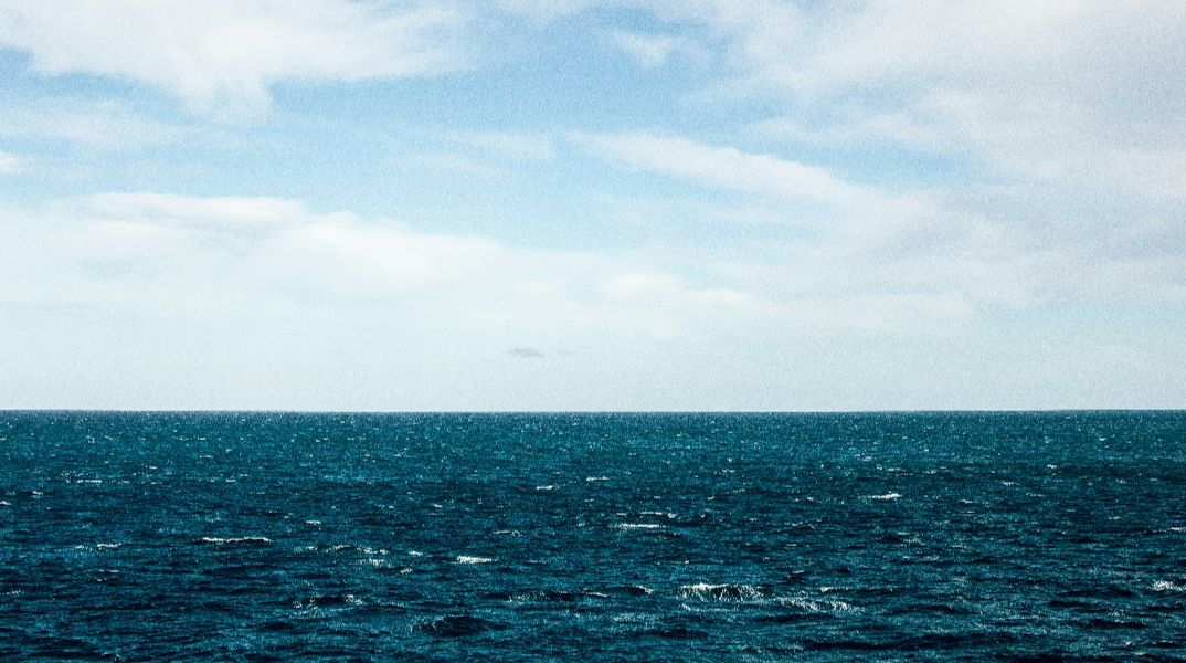 Καμένα Βούρλα: Απαγορεύτηκε η κολύμβηση στην παραλία του Κάμπινγκ του ΕΟΤ λόγω μικροβίων E.coli και εντερόκοκκου 