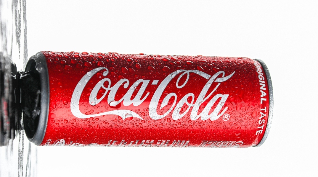 Το λογότυπο της Coca Cola και το κρυμμένο μήνυμα 