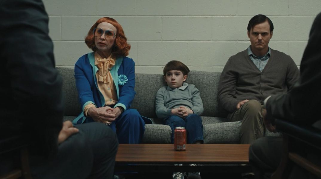 Ο σκηνοθέτης Ζακ Κρέγκερ επιβεβαίωσε ότι εργάζεται πάνω σε ένα πρίκουελ της επιτυχημένης ταινίας τρόμου Weapons, με επίκεντρο τον χαρακτήρα της θείας Γκλάντις