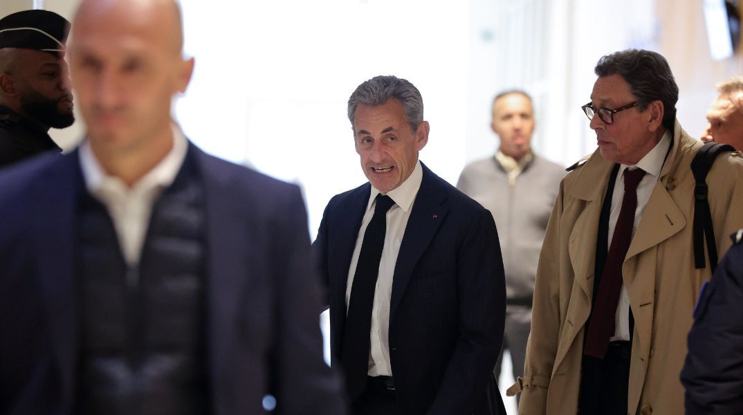 Γαλλία: Ο Νικολά Σαρκοζί καταδικάστηκε σε 5 χρόνια φυλάκιση για την υπόθεση χρηματοδότησης από τη Λιβύη - Κάνει λόγο για σκανδαλώδη αδικία, προαναγγέλλει έφεση.