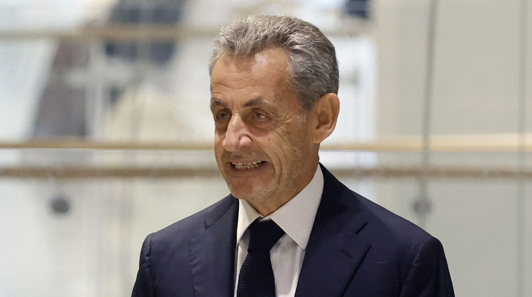 Ο πρώην Γάλλος πρόεδρος Νικολά Σαρκοζί καταδικάστηκε σε πέντε χρόνια φυλάκιση, σύμφωνα με πληροφορίες γαλλικών μέσων ενημέρωσης.