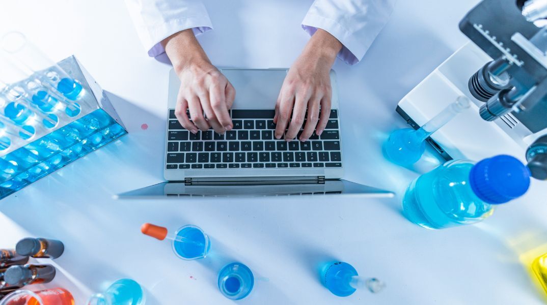 Κλινικά αποτελέσματα δίνουν ελπίδα για μια νέα κατηγορία θεραπειών για τη σκλήρυνση κατά πλάκας © Unsplash+/Getty Images