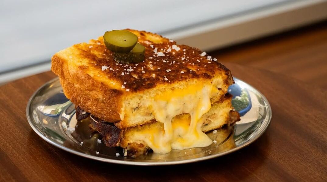 Τι είναι το Tuna Melt σάντουιτς και πού θα το βρεις