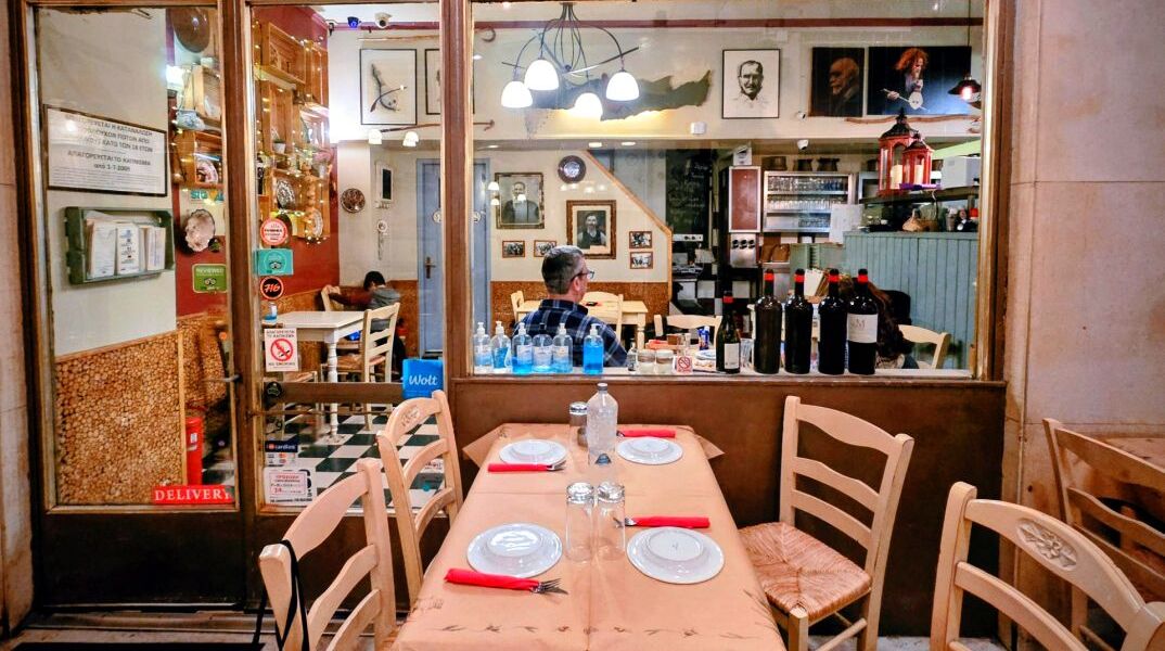 Εστιατόριο Κρήτη, Πλατεία Κάνιγγος