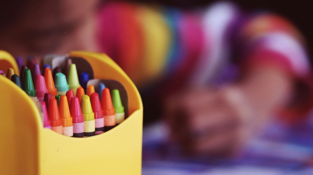 Κακοποίηση 2χρονου στoν Αυλώνα: «Μόλις βγήκε έπεσε στο τραπέζι εξουθενωμένο από τις φωνές, από το ξύλο» λέει μάρτυρας