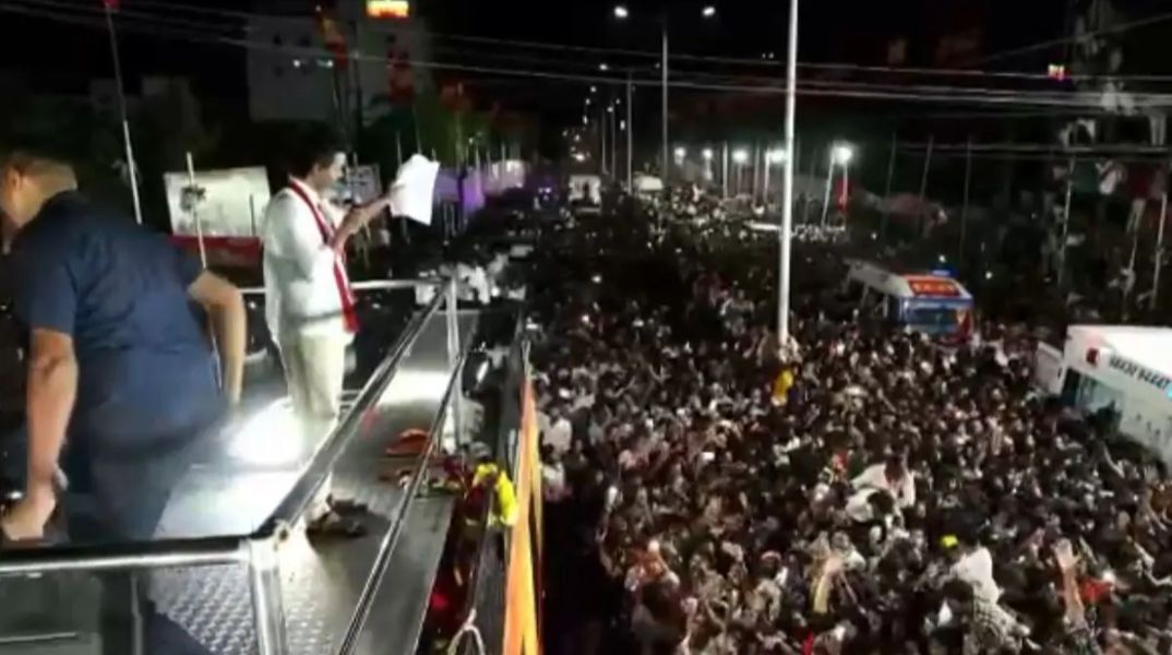 Ινδία: Δεκάδες άνθρωποι ποδοπατήθηκαν σε συγκέντρωση ηθοποιού και πολιτικού - Τουλάχιστον 31 οι νεκροί