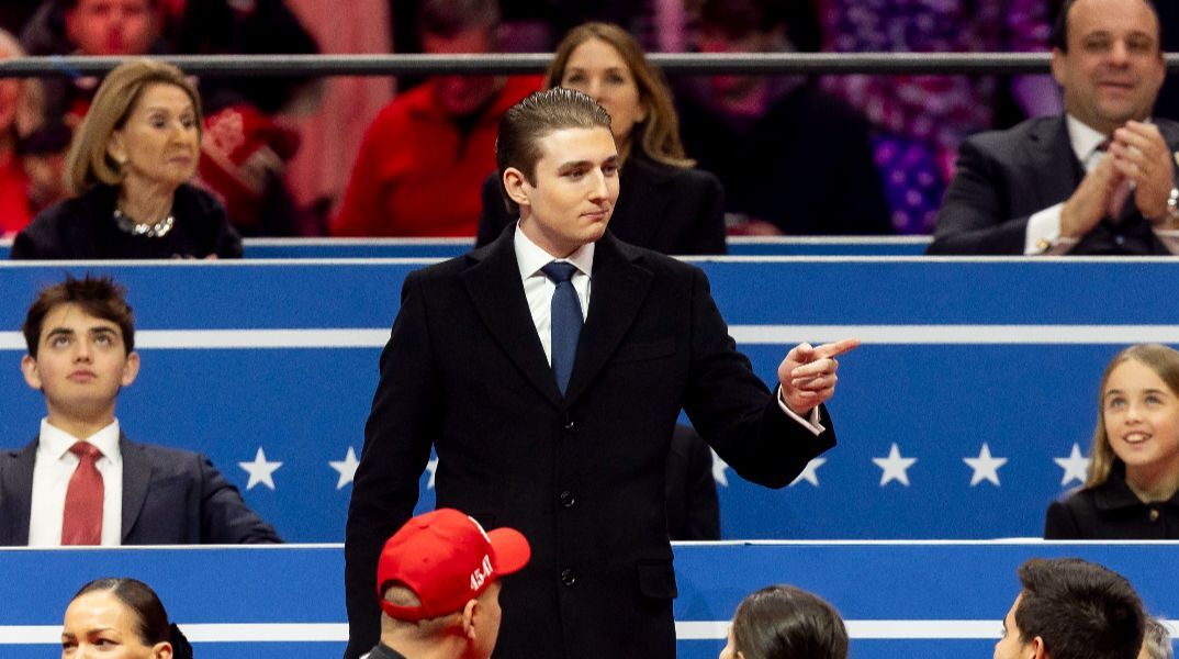 Ο Μπάρον Τραμπ βγήκε ραντεβού στον Trump Tower κι ένας ολόκληρος όροφος έκλεισε γι' αυτόν