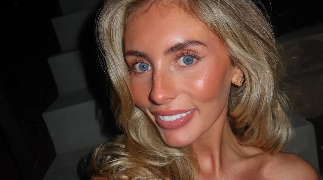 Μια νύχτα στο επεισοδιακό πάρτι της Μπόνι Μπλου στο Σέφιλντ 