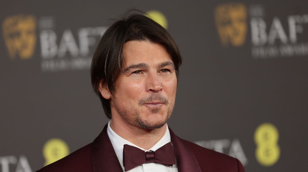 Τροχαίο για τον Τζος Χάρνετ - Συγκρούστηκε με περιπολικό και μεταφέρθηκε στο νοσοκομείο