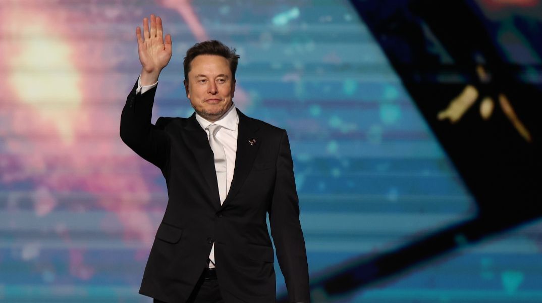 Ο Ελον Μασκ έγινε ο πρώτος «ημι-τρισεκατομμυριούχος» στον κόσμο