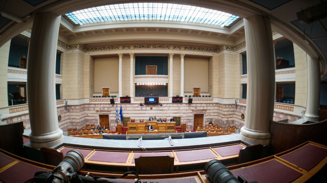 Βουλή: Με ευρεία πλειοψηφία 243 ψήφων πέρασε το νομοσχέδιο του ΥΠΕΘΑ - Αφορά την αγορά 4ης φρεγάτας Belharra και την αναβάθμιση των τριών προηγούμενων.