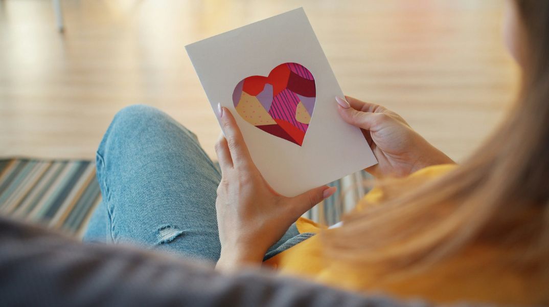 Ποιοι γιορτάζουν σήμερα 6 Οκτωβρίου 2025; Το εορτολόγιο της Athens Voice σου τους θυμίζει. Μην ξεχάσεις να τους δώσεις τις καλύτερες ευχές σου!