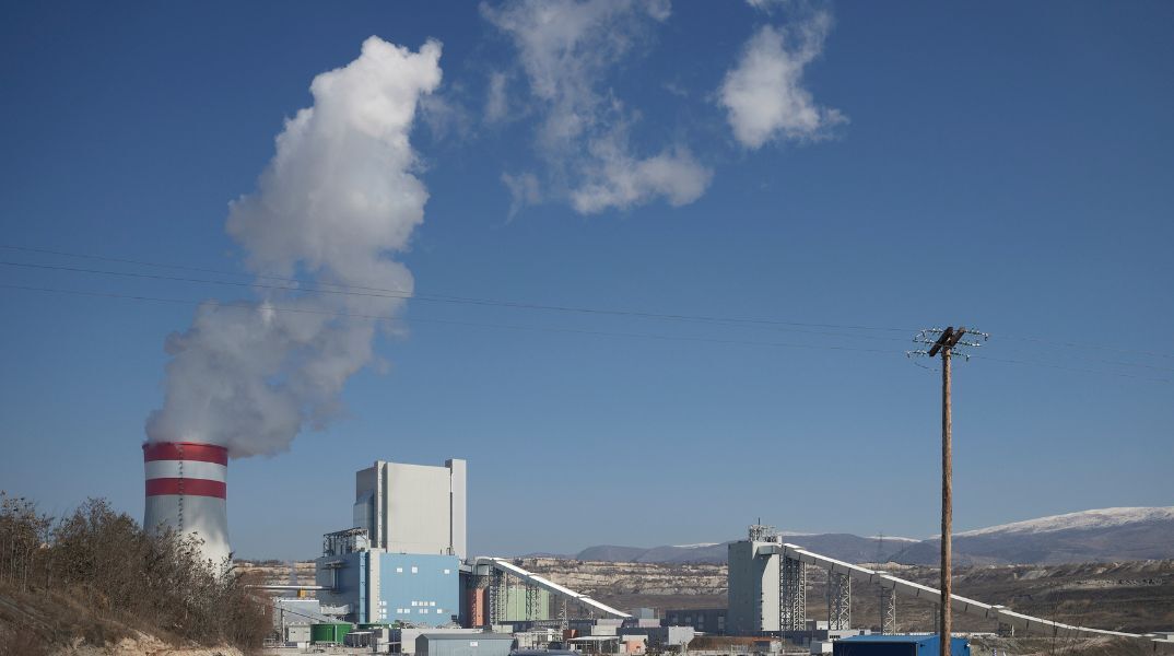 Οι τιμές του ρεύματος έχουν επιστρέψει στα επίπεδα του 2021 - Η Ελλάδα είναι πλέον κάτω από τον ευρωπαϊκό μέσο όρο, χάρη στην αύξηση των ΑΠΕ.