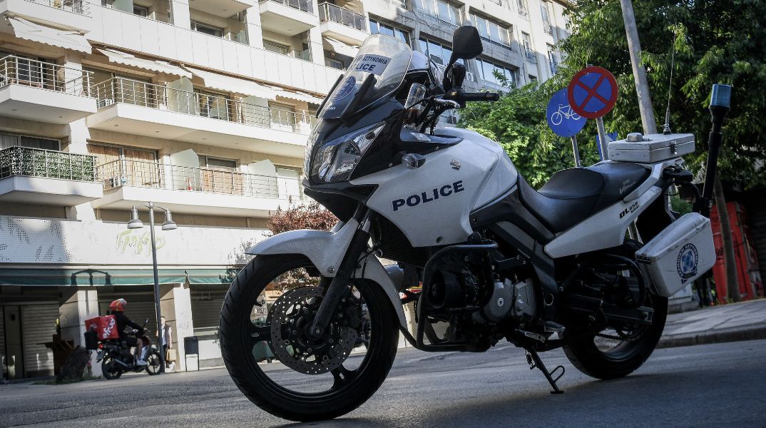 Θεσσαλονίκη: Επεισόδιο στα Λαδάδικα με 2 τραυματίες 19 και 20 ετών - Ο ένας φέρει τραύμα από αιχμηρό αντικείμενο - Η Αστυνομία ερευνά συμπλοκή.