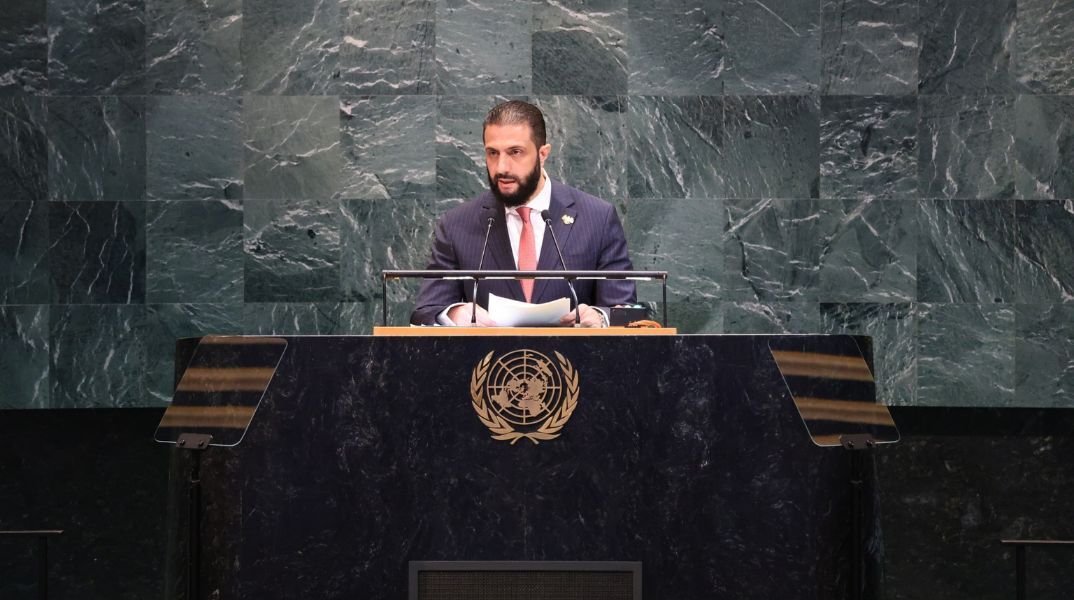 Το πολιτικό φαινόμενο του Αχμέντ αλ-Σάραα και το αβέβαιο μέλλον της Συρίας