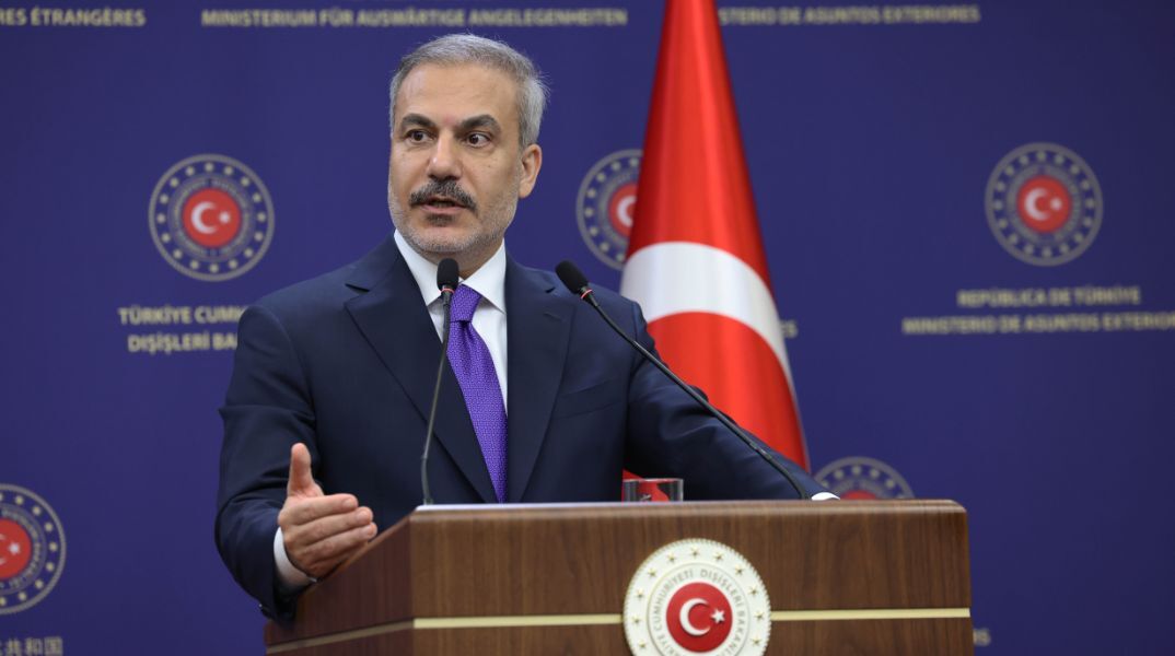 Χακάν Φιντάν: Συμμαχίες στην Ανατολική Μεσόγειο περικυκλώνουν την Τουρκία - Διπλωματία πρώτα, αλλιώς το ζήτημα περνά στον στρατό.