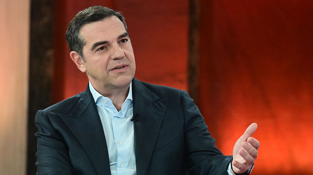 Παραίτηση Αλέξη Τσίπρα: τέσσερις αντιφάσεις σε μια δήλωση